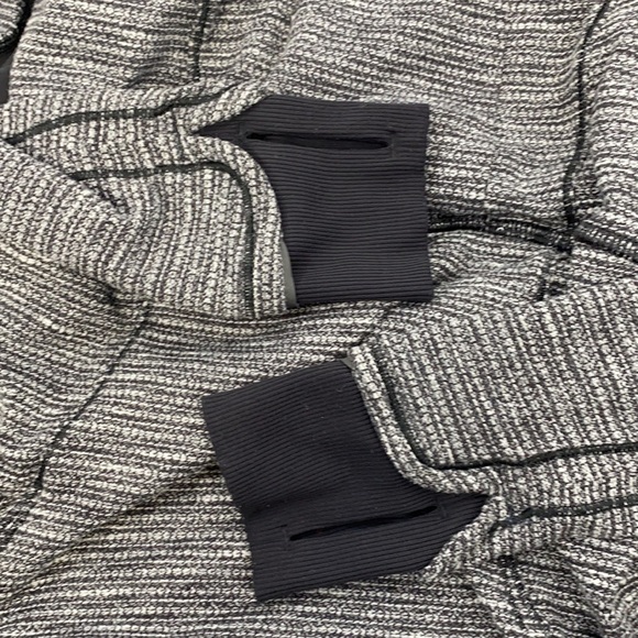 Lululemon Base Runner 1/2 Zip Sweatshirt Size 4 - Picture 6 of 6